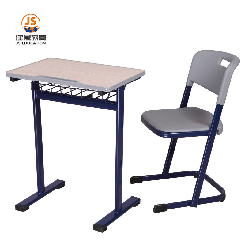 Mesa de aula sencilla y moderna con madera maciza