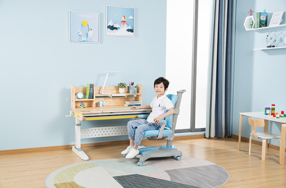 TABLE D'ÉTUDE ET CHAISE ISTUDY KIDS - « Où va papa ? »