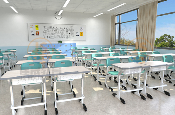 छात्रों के साथ जाने के लिए डेस्क और कुर्सियाँ उठाएँ