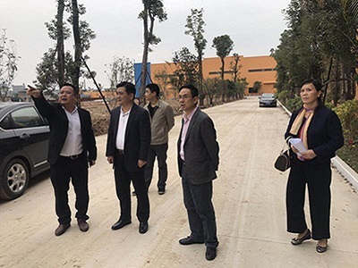 A zhangzhoui Longwen körzet vezetői 2019. január 9-én délután meglátogatták Jiansheng új gyártóbázisát.