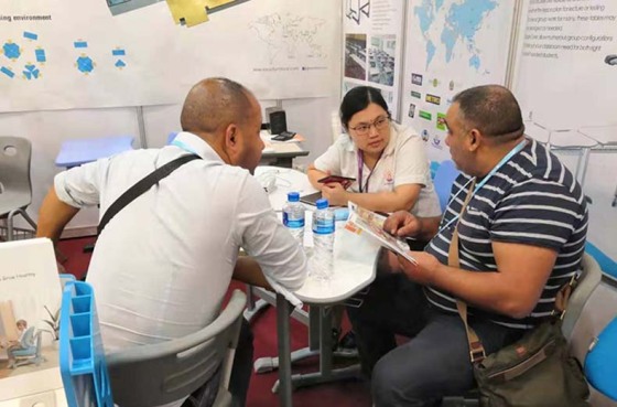 Zhangzhou Jiansheng Furniture Co,.LTD.porta nuovi mobili per la scuola di design alla fiera di Canton