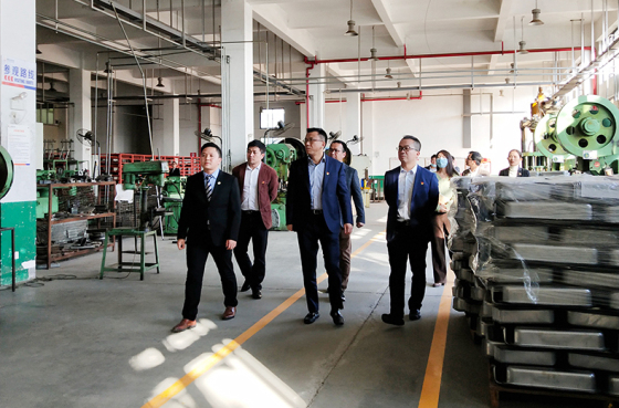 Des dirigeants chaleureux viennent au parc industriel éducatif de Jiansheng pour une inspection et des conseils