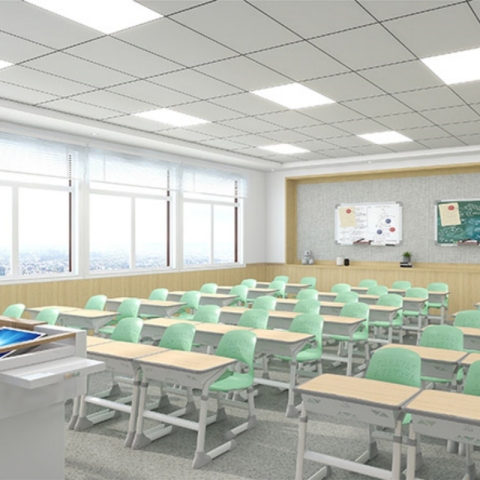 Die Tische und Stühle im Klassenzimmer sind großartig und schön