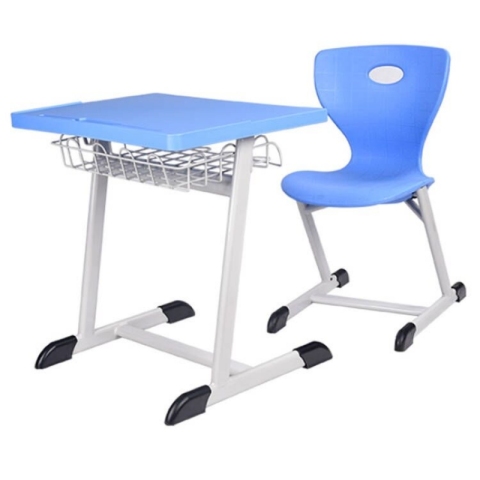 Ergonomisch gestaltete Schulmöbel mit Hakenfächern für Stifte