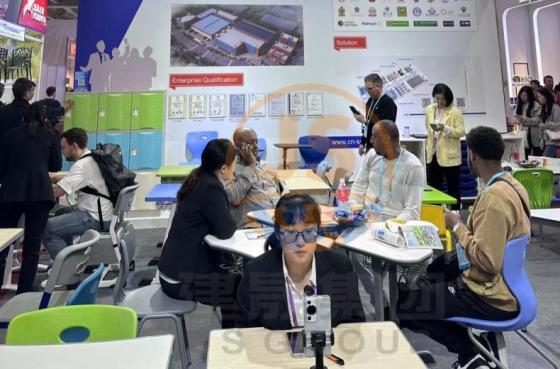 फ़ुज़ियान जियानचेंग फ़र्नीचर समूह ने 134वें कैंटन फ़ेयर में भाग लिया