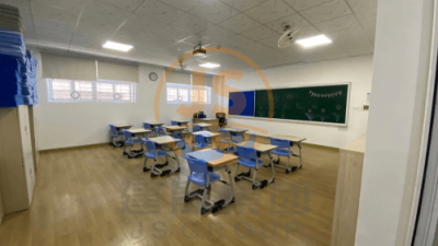 Ergonomikus asztalok és székek szállítása a JianSheng Group által vietnami iskolákba