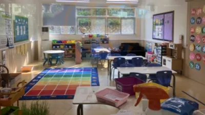 जियानशेंग का झुहाई केई साई इंटरनेशनल स्कूल के साथ क्लासरूम डेस्क और कुर्सियों के लिए समझौता