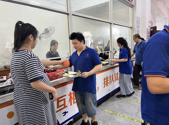 Il Dragon Boat Festival del gruppo Jiansheng è pieno di calore e celebriamo la festa con cibo delizioso e gnocchi di riso
