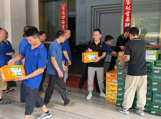 Küzdelem a magas hőmérséklet és a tikkasztó hőség ellen | A forró csúcsszezonban a Jiansheng Group hűtést biztosít a frontvonalbeli alkalmazottak számára