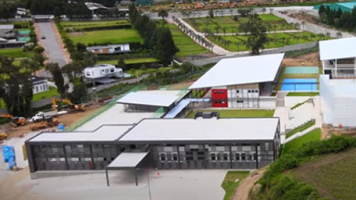 JS Group | Ecuador School Banchi e sedie scolastiche consegna caso