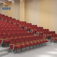 Auditorium-Sitzstühle mit Schreibblock und Tisch