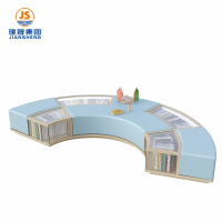 Sofá de biblioteca modular para entornos de aprendizaje flexibles