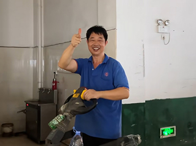 Combatiendo el calor, brindando frescura: los empleados de primera línea de Jiansheng Furniture se mantienen comprometidos y brindan una atención cálida en el verano.