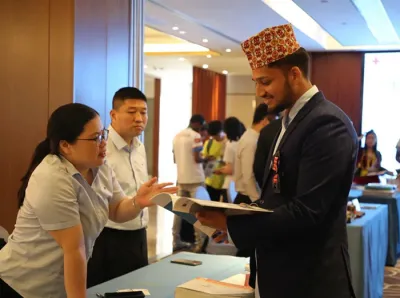 पहाड़ों और समुद्रों को जोड़ना: जियानशेंग फ़र्नीचर ने झांगझोउ-“बेल्ट एंड रोड” व्यापार मैचमेकिंग सम्मेलन में भाग लिया