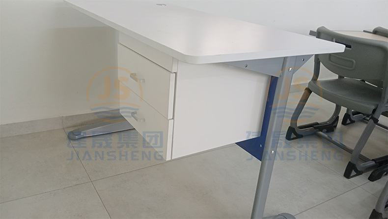 teacher's desk teacher's desk