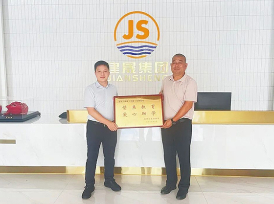 Подкрепа за образованието | Благотворителната федерация на окръг Нанкин и Jiansheng Furniture даряват легла в ученически общежития на средното училище Longshan