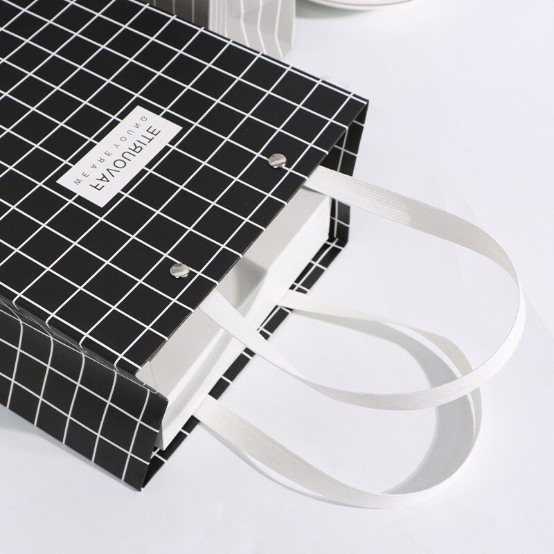 ロープ ハンドルが付いているストライプ ギフト グレー ショッピング ペーパー バッグ