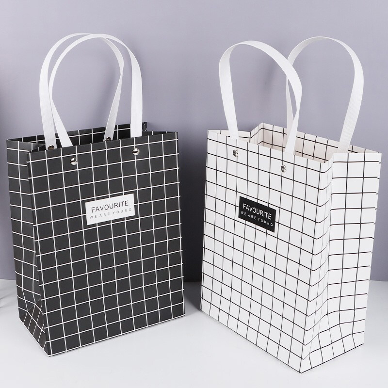 ロープ ハンドルが付いているストライプ ギフト グレー ショッピング ペーパー バッグ