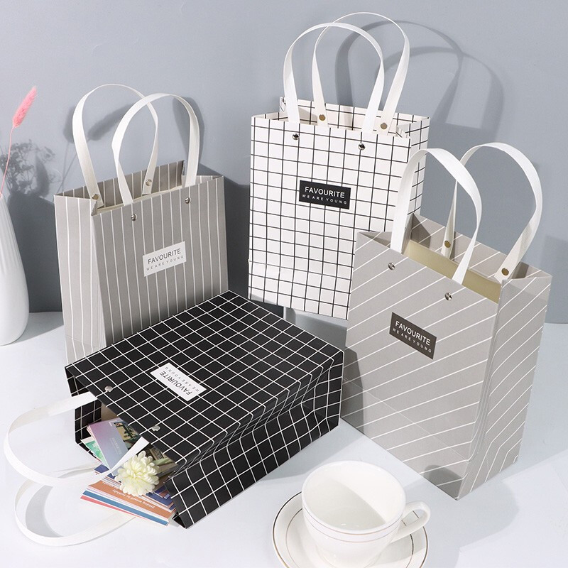 ロープ ハンドルが付いているストライプ ギフト グレー ショッピング ペーパー バッグ