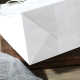 Personnalisez votre propre logo sacs à provisions en papier kraft blanc avec poignées
