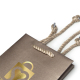 Personalisierte kleine braune Schmuck-Geschenkverpackung aus Papiertüte mit gedrehten Griffen