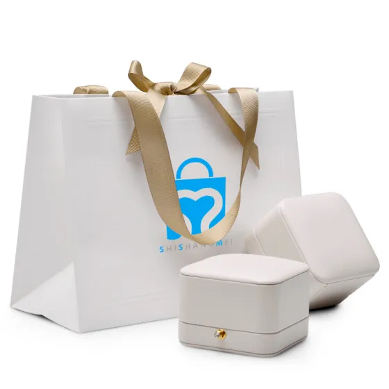 Sacs en papier faits sur commande de bijoux de boutique de luxe avec l'arc de cravate de ruban