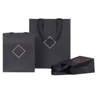 FSC-Zertifizierung hohe Qualität individuelles Design schwarz weiß kleine Schmuckuhr Parfüm Beauty Shopping Papiertüte mit Bandgriff