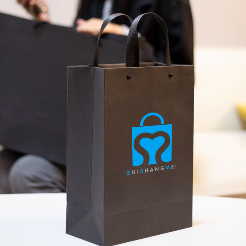 Бумажный пакет для покупок одежды с логотипом разного размера на заказ