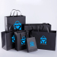 Sacchetto di carta per lo shopping in regalo per abbigliamento nero con logo personalizzato di diverse dimensioni