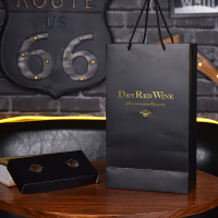 Usine conception personnalisée feuille estampage personnalisé marque noël bouteille de vin papier emballage sacs-cadeaux avec poignée