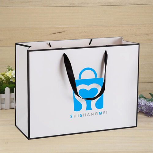 Logo personnalisé Vêtements blancs Chaussures Sacs en papier avec poignées en ruban