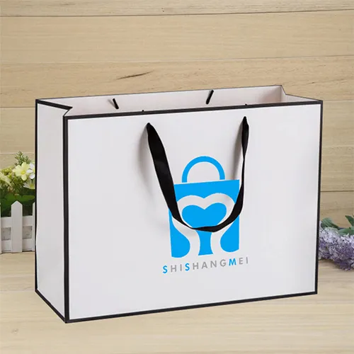 Logotipo personalizado Ropa blanca Zapatos Bolsas de papel con asas de cinta