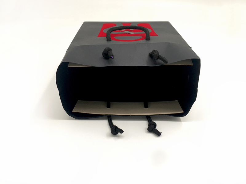 Bijoux de conception kraft personnalisés luxe papier commercial intelligent sacs de boutique de luxe sac d'emballage cadeau avec votre propre logo