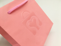 la chine fabrique de l'encre écologique personnalisée écologique shopping cadeau bijoux emballage sac en papier avec poignée logo imprimé personnalisé