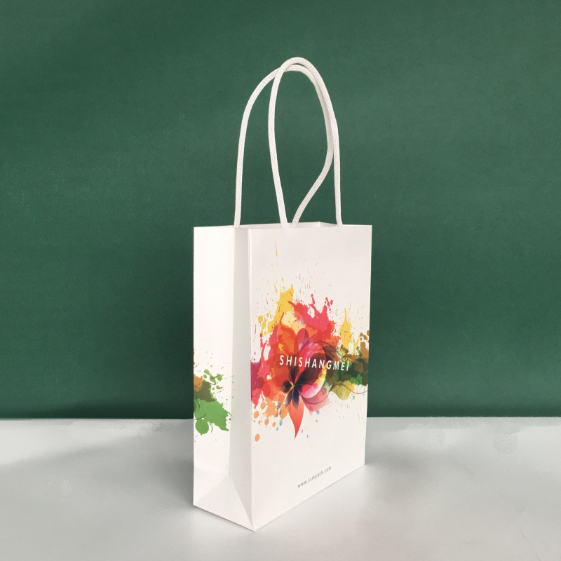 Échantillon gratuit personnalisé cadeau de luxe personnalisé shopping parfum shopper die cut sac en papier emballage cadeau
