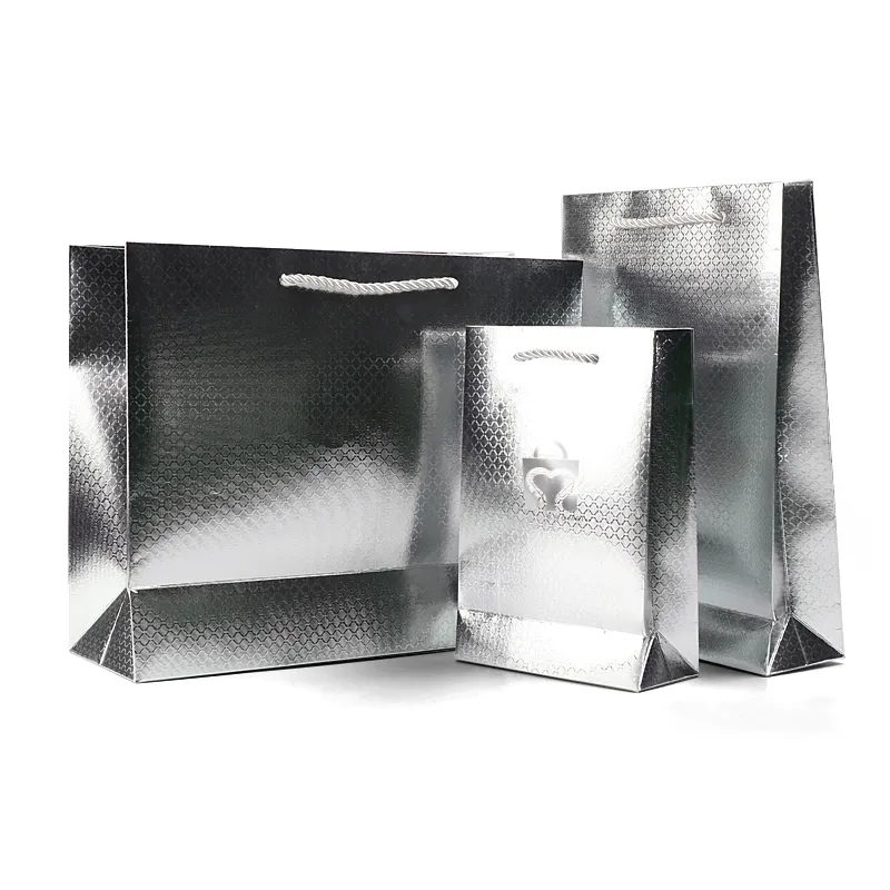 Cadeau de luxe personnalisé vêtements cosmétiques achats spécialité laser sacs en papier gros cadeau premium sac en papier étanche en relief