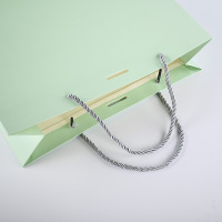 Premium siyah kurdele fiyonklu kağıt hediye poşetleri kendi logonuzla alışveriş çantası