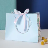 Bolsa de asas europea impresa, embalaje personalizado, bolsa de papel de regalo de compras con lazo de cinta