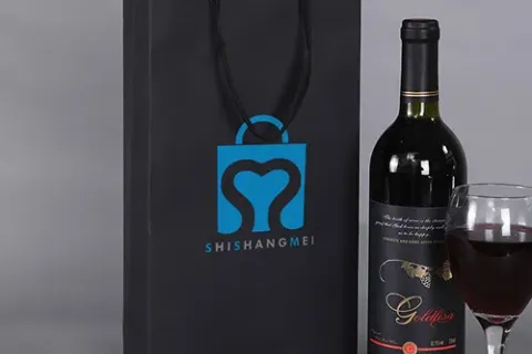 Der Unterschied zwischen Rotwein-Papiertüte und Kleidungs-Papiertüte (Abbildung)