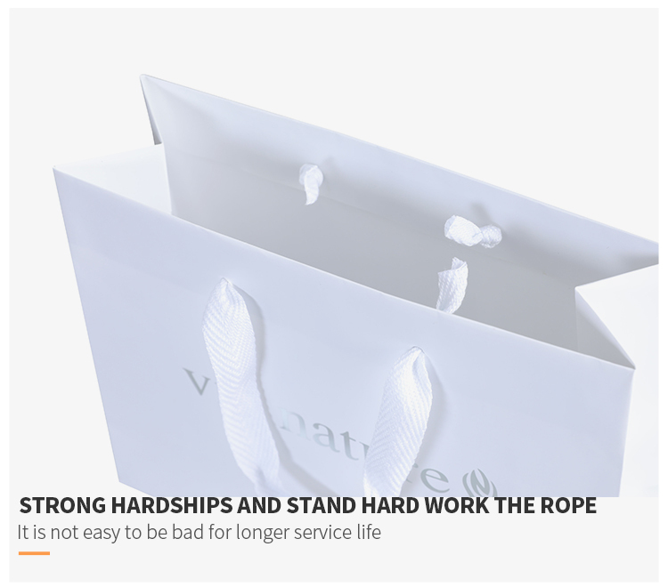 Sacs cadeaux personnalisés en papier blanc avec logo et poignée pour vêtements