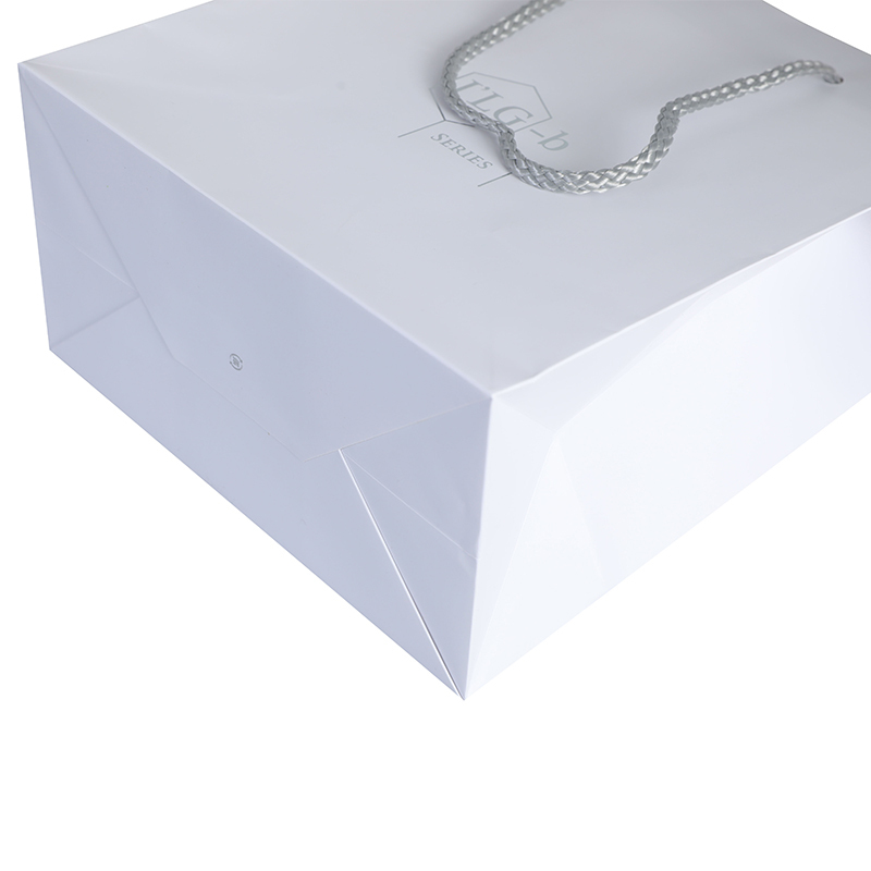 Logo personnalisé sac en papier personnalisé sacs en papier imprimés commerciaux réutilisables pour l'emballage sacs-cadeaux en papier de maquillage