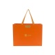 Bolsa de papel para compras com alça de fita laranja e bolsa de joias com laço