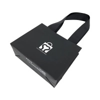 Sacs en papier de conception de luxe personnalisés vêtements bijoux cadeau cosmétique artisanat shopping emballage sac en papier avec poignées en ruban