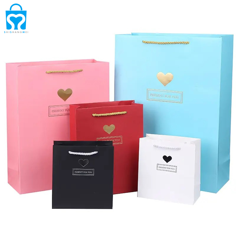 Taille personnalisée sacs en papier kraft rouge bleu blanc noir luxe shopping sac en papier sac de mariage cadeau sac en papier