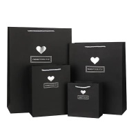 Taille personnalisée sacs en papier kraft rouge bleu blanc noir luxe shopping sac en papier sac de mariage cadeau sac en papier