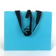 Bolsa de papel de embalaje de compras de ramo de zapatos de tela de flores de fondo cuadrado azul