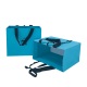 Blaue Blumenstoffschuhe mit quadratischem Boden, Blumenstrauß, Einkaufsverpackung, Papiertüte
