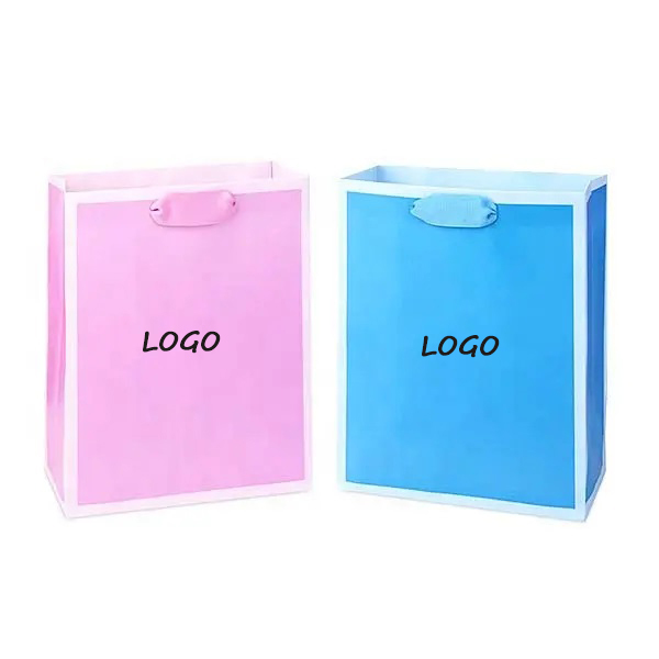 Gros personnalisé impression cosmétique vêtements jewerly papier papier kraft sac oem shopping cadeau sac en papier avec logo poignée torsadée
