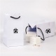 Sac de cadeau biodégradable personnalisé sac en papier de bijoux de luxe blanc à emporter personnalisé avec poignées imprimé logo de marque