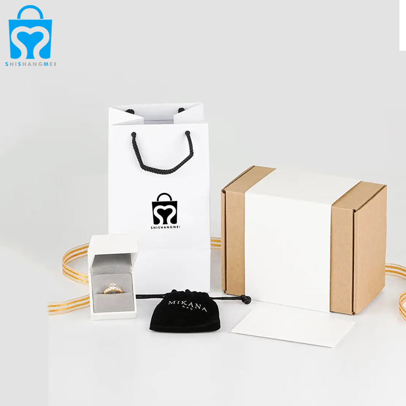 Изготовленный на заказ биоразлагаемый пакет мешок
 де
 Кадо
, персонализированный белый бумажный пакет для ювелирных изделий на вынос с ручками и фирменным принтом с логотипом